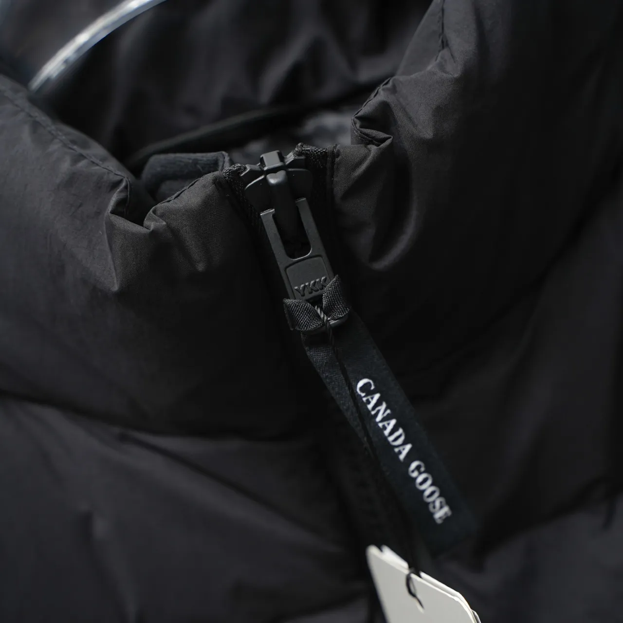 P560 CANADA GOOSE丨Canada Goose 2804 chest label soft fabric stand collar down vest Color: black with red label Size: XS-XXL